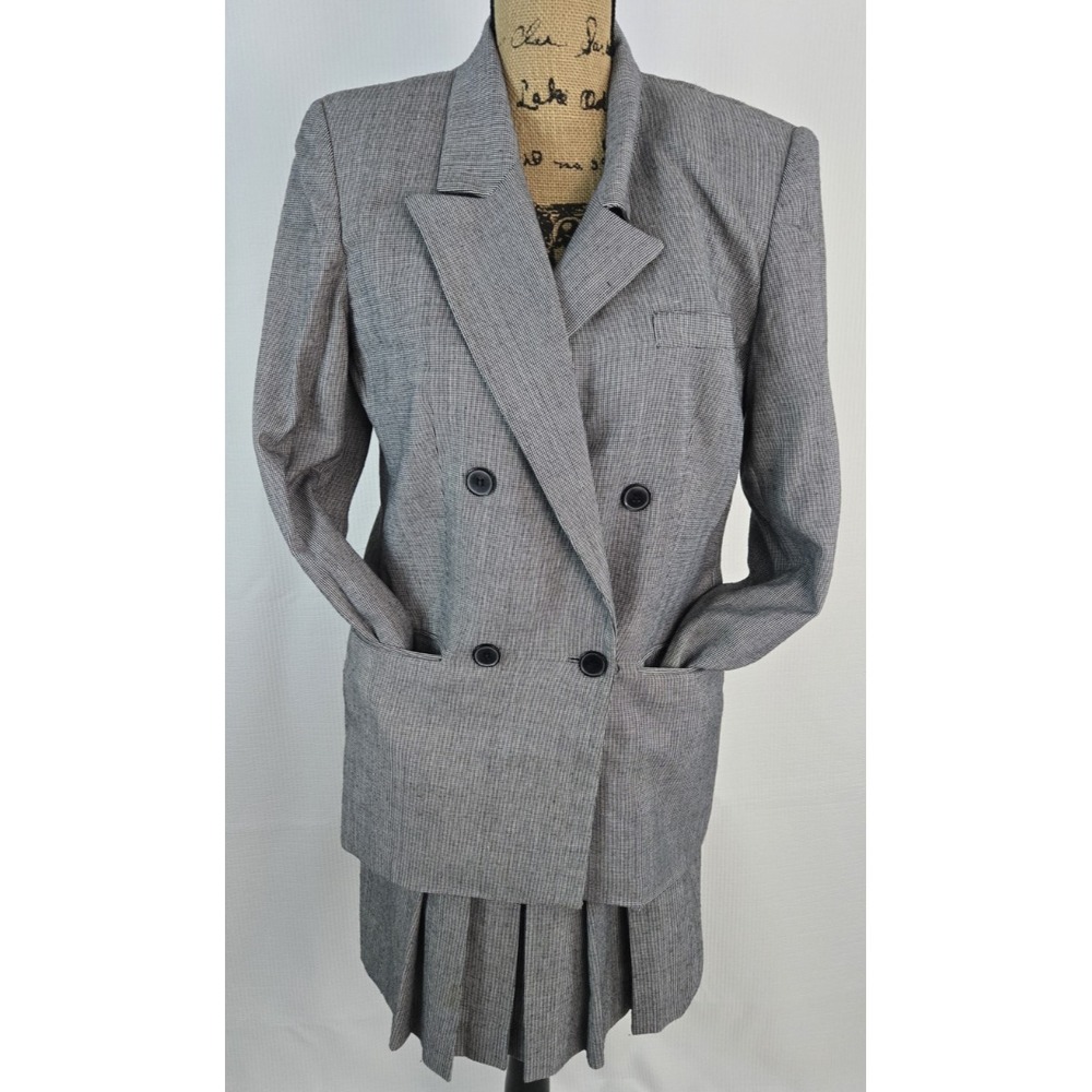 Raoul women's made in Romania pin stripe 2 piece pleated skirt suit size 10